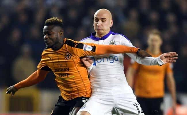 Jonjo Shelvey battles for the ball for Newcastle United against Wolves