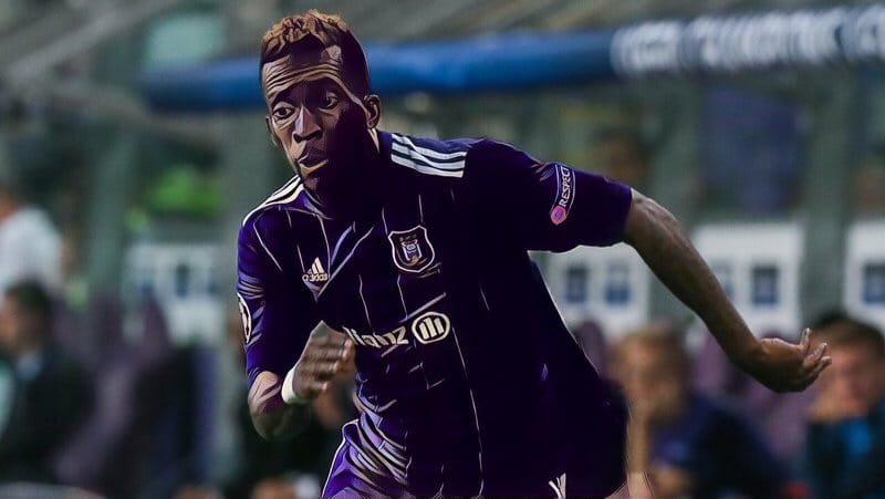 Manchester United, Southampton and Stoke scout Everton striker