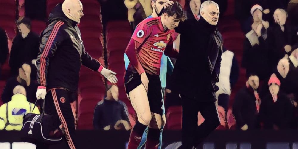 Jose Mourinho consoles Victor Lindelof after his injury against Crystal Palace