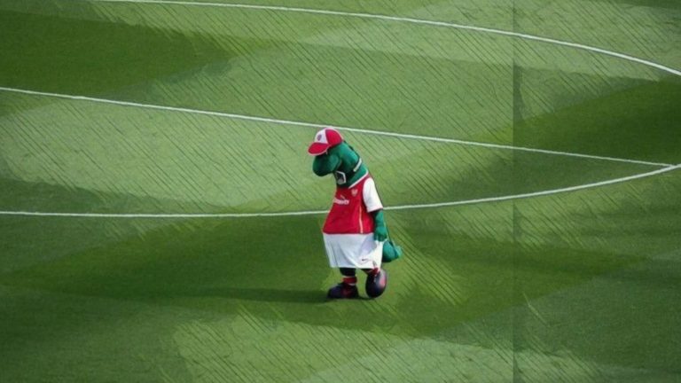 tweets premier league gunnersaurus cavani ppv controversy