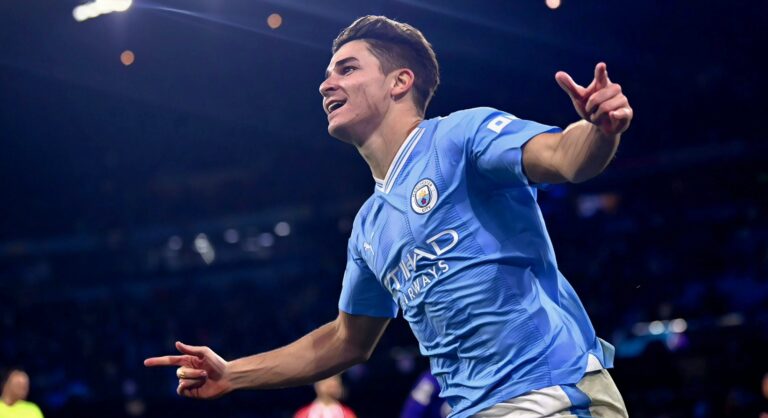Julian Alvarez of Manchester City celebrates scoring a goal (1-1) during the UEFA Champions League Group G match between Man City and FK Crvena Zvezda at Etihad Stadium on September 19, 2023