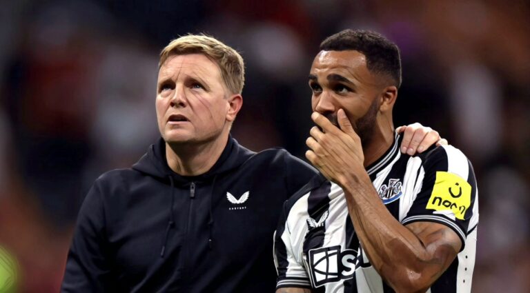 Eddie Howe head coach of Newcastle United and Callum Wilson talk following the final whistle of the UEFA Champions League match between AC Milan and Newcastle Utd FC at the Stadio Giuseppe Meazza on September 19, 2023.