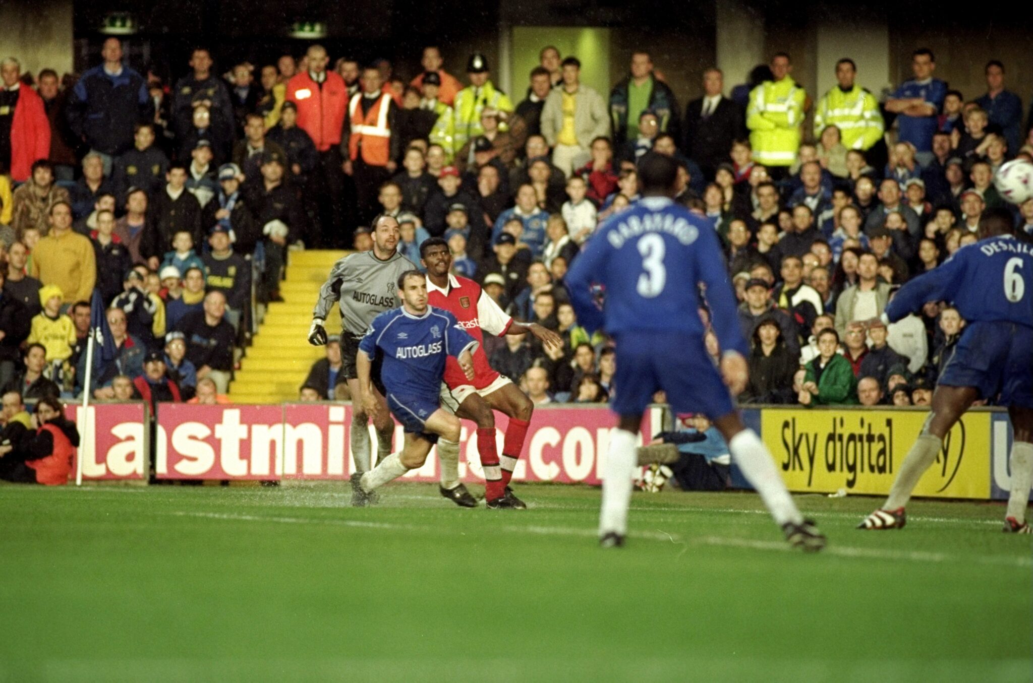 Kanu scores hat-trick as Arsenal beat Chelsea