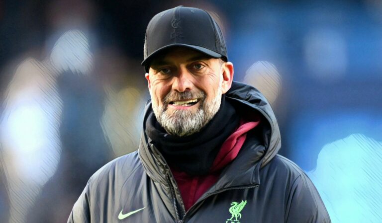 Jurgen Klopp, Manager of Liverpool, looks on in the warm up prior to the Premier League match between Manchester City and Liverpool FC at Etihad Stadium on November 25, 2023.