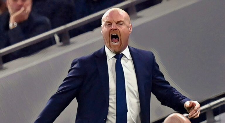 Everton manager Sean Dyche gestures on the touchline during the English Premier League football match between Spurs and Everton at Tottenham Hotspur Stadium in London, on December 23, 2023.