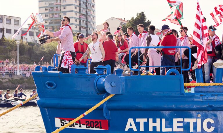 Unai Simon of Athletic Club celebrate their copa del rey trophy winners tittle in the traditional trophy parade with the “Gabarra” in the Bilbao estuary on April 11, 2024 in Bilbao, Spain.