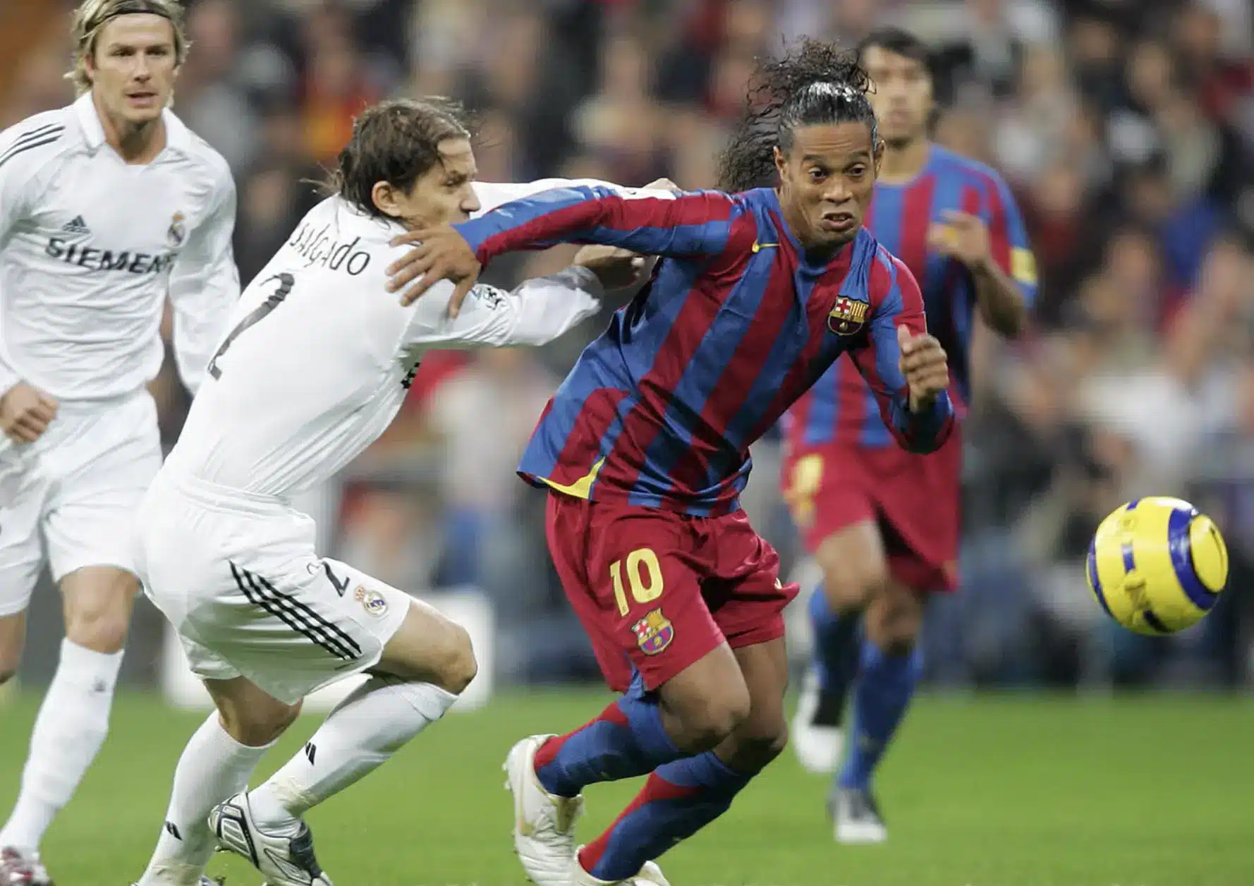 Iconic Performances: The night Ronaldinho received a standing ovation at the Bernabeu