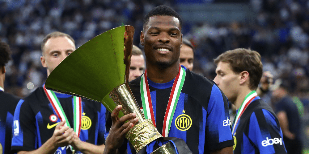 Manchester United are in negotiations with Inter Milan over a proposed swap deal that would see Denzel Dumfries join the club and Aaron Wan-Bissaka move to Italy.