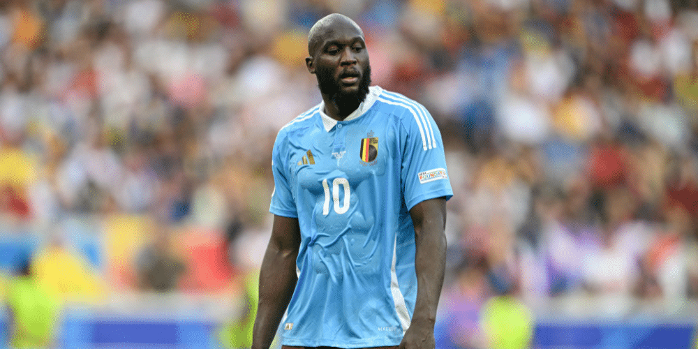 Romelu Lukaku is giving 'total priority' to a potential transfer to Napoli with the Chelsea forward keen to reunite with Antonio Conte in Serie A