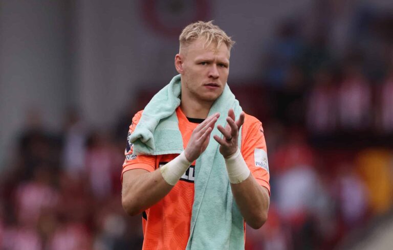 Aaron Ramsdale of Southampton, following his transfer from Arsenal, applauds the fans after the Premier League match between Brentford FC and Southampton FC at Gtech Community Stadium on August 31, 2024 in Brentford, England.