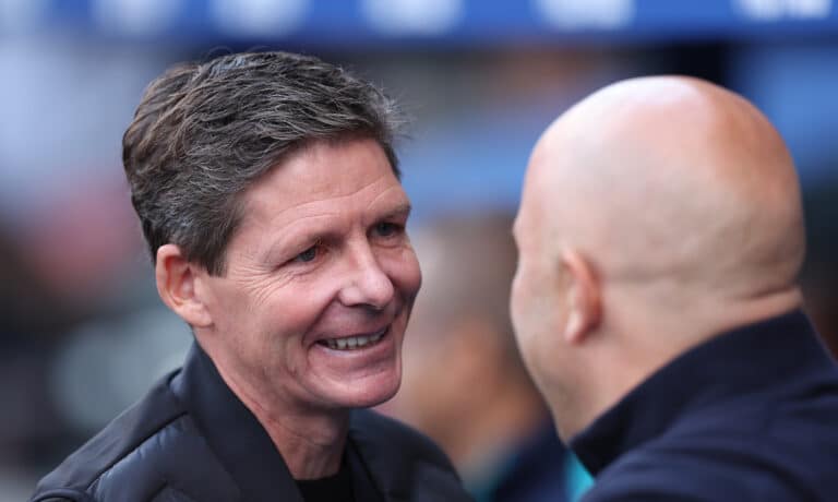 Oliver Glasner, Manager of Crystal Palace, talks to Arne Slot, Manager of Liverpool, prior to the Premier League match between Crystal Palace FC and Liverpool FC at Selhurst Park on October 05, 2024 in London, England.