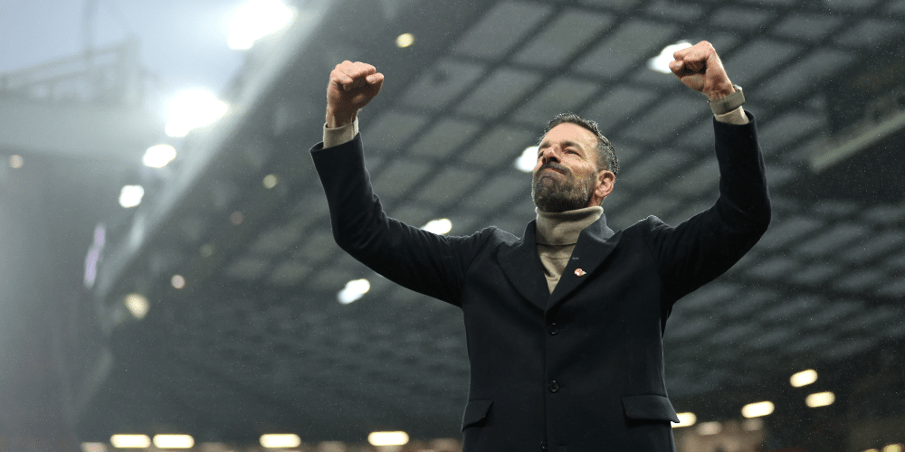 Van Nistelrooy eyeing Premier League manager's role
