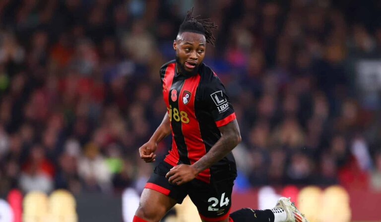 Antoine Semenyo of Bournemouth runs with the ball during the Premier League match between AFC Bournemouth and Manchester City FC at Vitality Stadium on November 02, 2024 in Bournemouth, England.