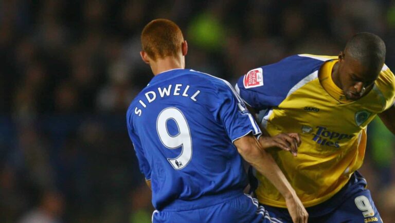 Steve Sidwell of Chelsea of Chelsea tackles Carl Cort of Leicester City during the Carling Cup Fourth Round match between Chelsea and Leicester City at Stamford Bridge on October 31, 2007 in London, England.