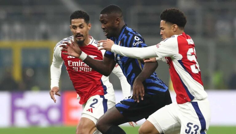 Marcus Thuram of FC Internazionale runs with the ball whilst under pressure from William Saliba and Ethan Nwaneri of Arsenal during the UEFA Champions League 2024/25 League Phase MD4 match between FC Internazionale Milano and Arsenal FC at Stadio San Siro on November 06, 2024 in Milan, Italy.