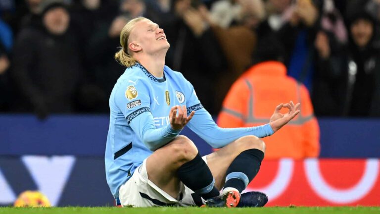 Erling Haaland of Man City celebrates scoring his team's second goal during the Premier League match between Manchester City FC and Chelsea FC at Etihad Stadium on January 25, 2025 in Manchester, England.