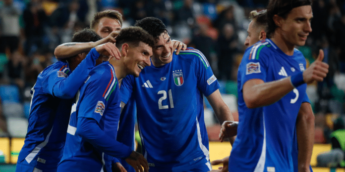 Italy players celebrate together.