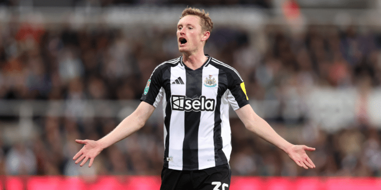 Manchester United have sent scouts to watch Sean Longstaff this season and are considering an approach for the Newcastle midfielder.
