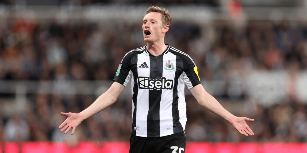Manchester United have sent scouts to watch Sean Longstaff this season and are considering an approach for the Newcastle midfielder.