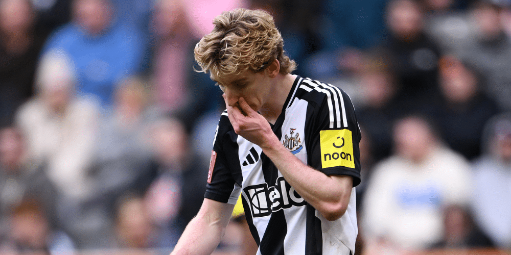 Newcastle could appeal Gordon red with winger ruled out of Carabao Cup final