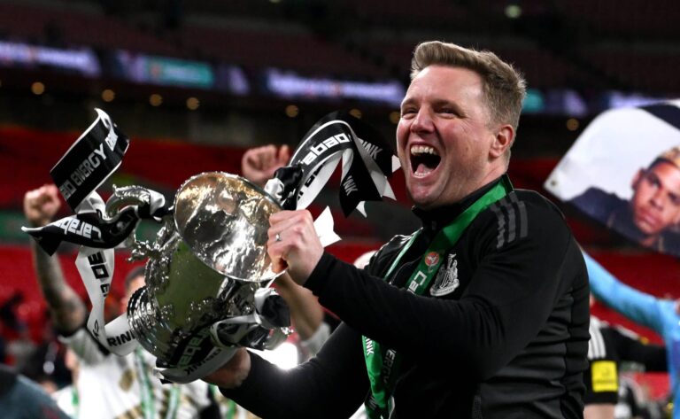 Eddie Howe, Manager of Newcastle United, lifts the Carabao Cup Trophy after his team's victory during the Carabao Cup Final between Liverpool and Newcastle United at Wembley Stadium on March 16, 2025 in London, England.