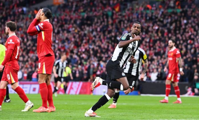 Newcastle United striker Alexander Isak celebrates scoring his team's second goal as Virgil van Dijk of Liverpool looks dejected during the Carabao Cup Final between Liverpool and Newcastle United at Wembley Stadium on March 16, 2025 in London, England.