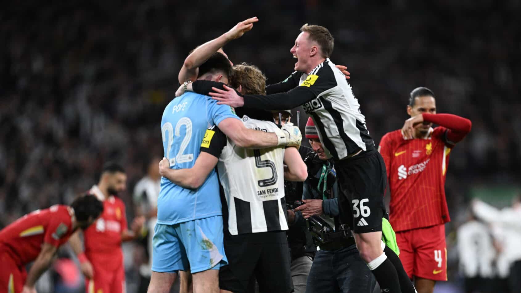 Newcastle United players celebrate victory following the Carabao Cup Final between Liverpool and Newcastle United at Wembley Stadium on March 16, 2025 in London, England.