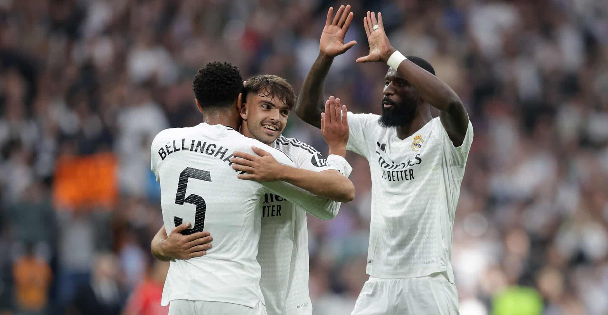 Jude Bellingham (L) of Real Madrid CF celebrates scoring their second goal with teammates Raul Asencio (C) and Antonio Rudiger (R) during the LaLiga match between Real Madrid CF and CA Osasuna at Estadio Santiago Bernabeu on November 09, 2024 in Madrid, Spain.