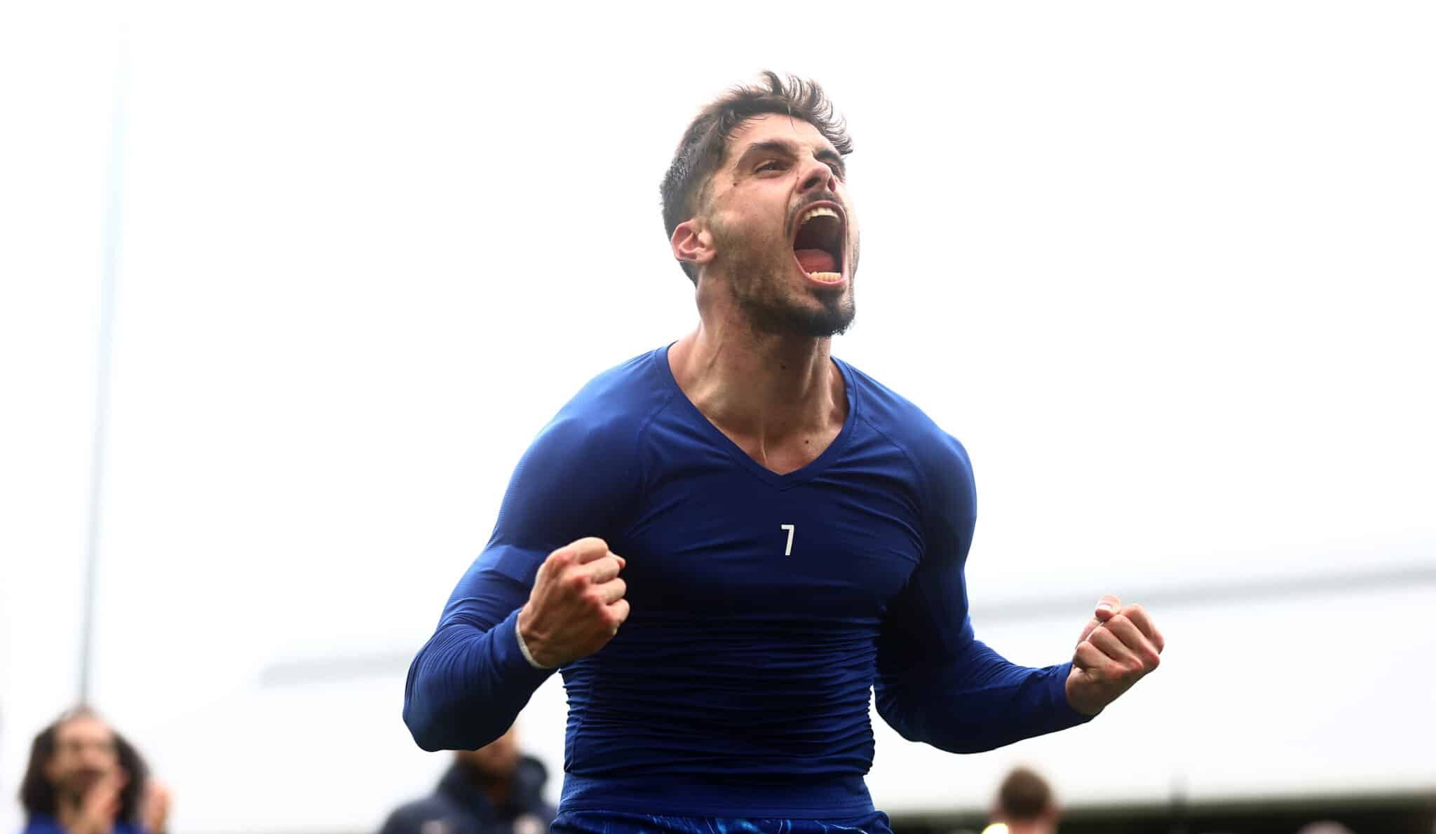 Pedro Neto of Chelsea celebrates at full time following the team's victory during the Premier League match between Fulham FC and Chelsea FC at Craven Cottage on April 20, 2025 in London, England.