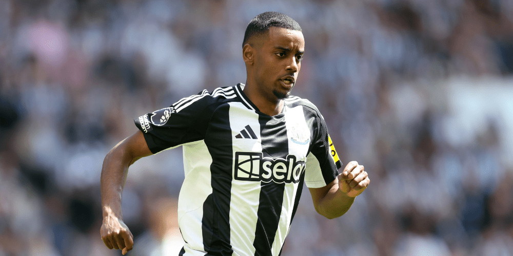 Howe issues Isak injury update ahead of crunch Everton clash