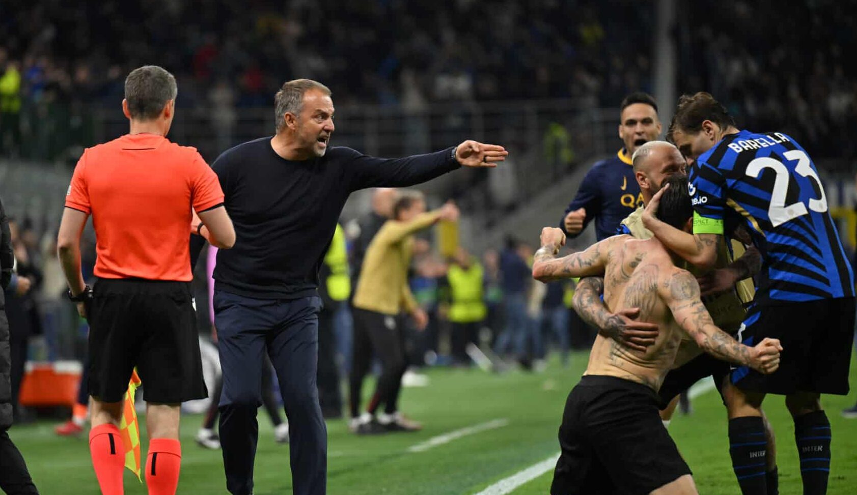 Hansi Flick, Head Coach of FC Barcelona, gestures as he reacts whilst Francesco Acerbi of FC Internazionale celebrates scoring his team's third goal with teammates Nicolo Barella and Federico Dimarco during the UEFA Champions League 2024/25 Semi Final Second Leg match between FC Internazionale Milano and FC Barcelona at Giuseppe Meazza Stadium on May 06, 2025 in Milan, Italy.