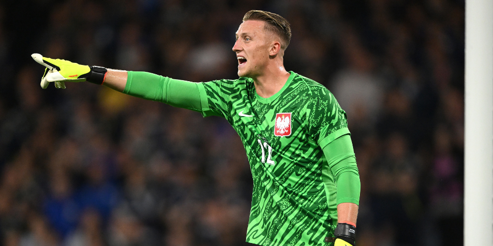 Sunderland have opened talks to with Nice over a deal to sign Polish goalkeeper Marcin Bulka.