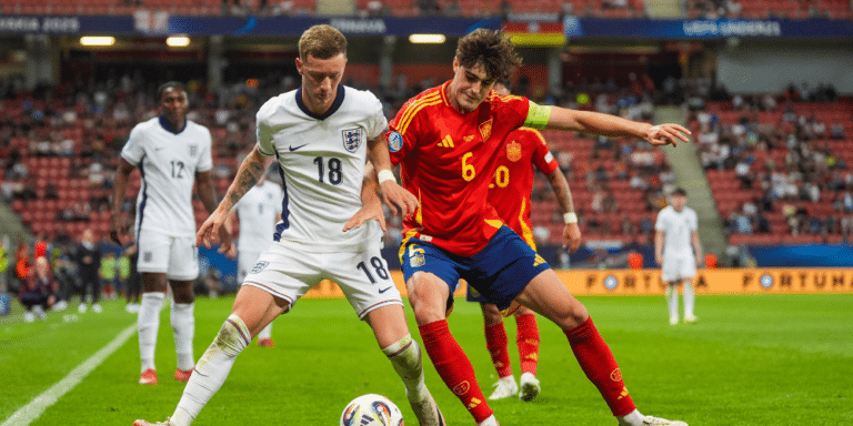 Manchester United are reportedly pushing to sign Valencia midfielder Javi Guerra