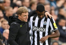Howe makes Isak transfer admission ahead of Liverpool clash Alexander Isak of Newcastle United speaks to Eddie Howe, Manager of Newcastle United, after leaving the pitch due to an injury during the Carabao Cup Third Round match between Newcastle United and Manchester City at St James' Park on September 27, 2023 in Newcastle upon Tyne, England.