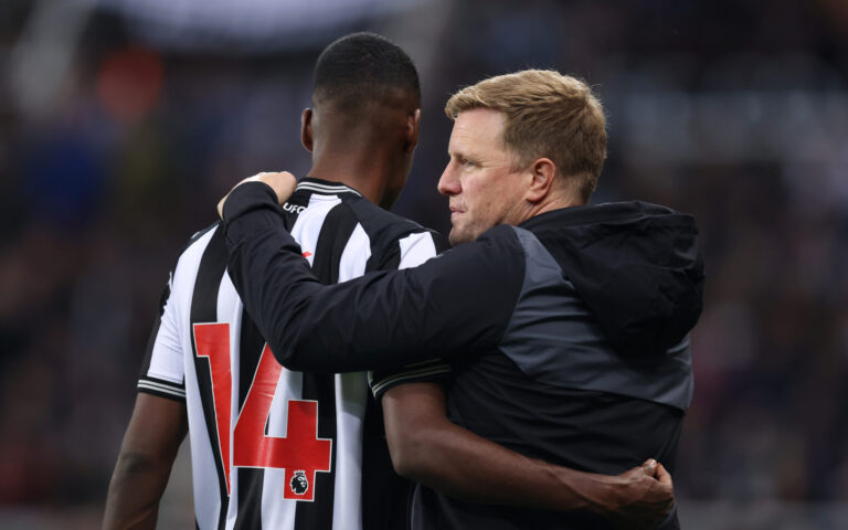Newcastle United striker Alexander Isak speaks with Eddie Howe, Manager of Newcastle United, following the team's victory Carabao Cup Third Round match between Newcastle United and Manchester City at St James' Park on September 27, 2023 in Newcastle upon Tyne, England.