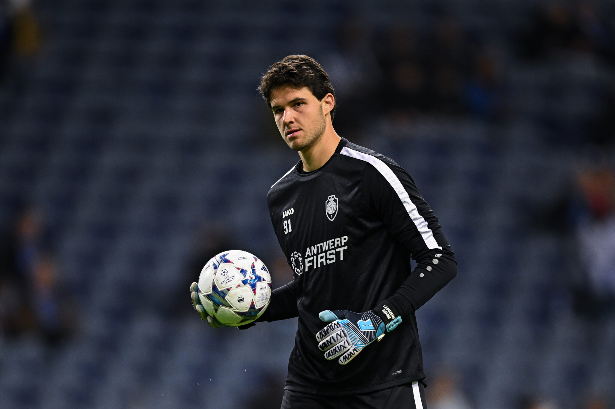 Aston Villa have made an approach to Royal Antwerp for goalkeeper Senne Lammens