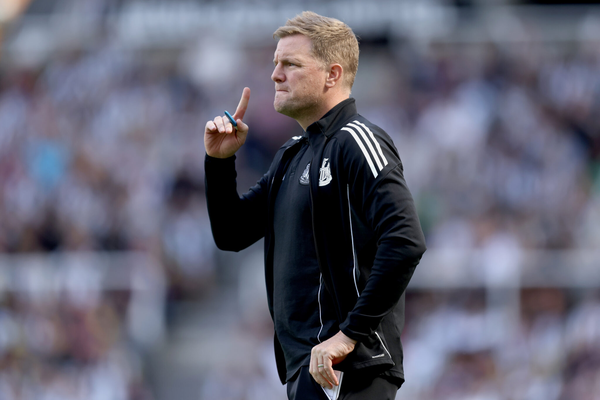 Howe admits Isak situation unhealthy for Newcastle