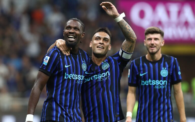 Inter Milan players celebrate a goal.