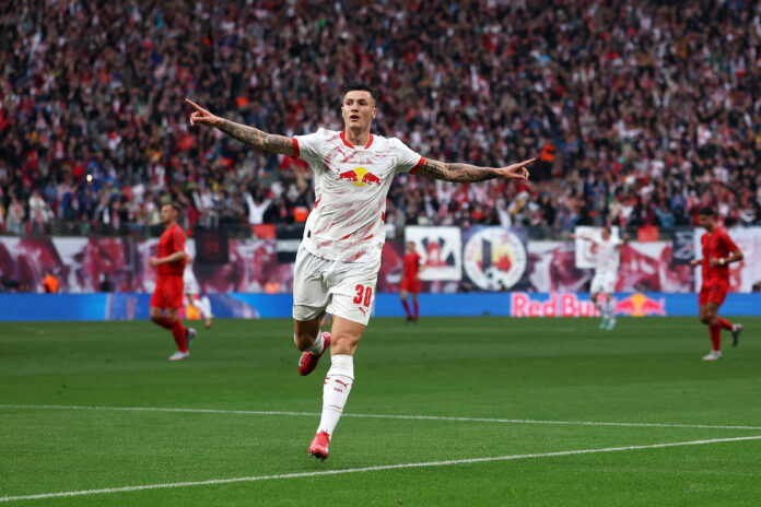 Manchester United have submitted an offer worth €85m, including add-ons, for RB Leipzig striker Benjamin Sesko.