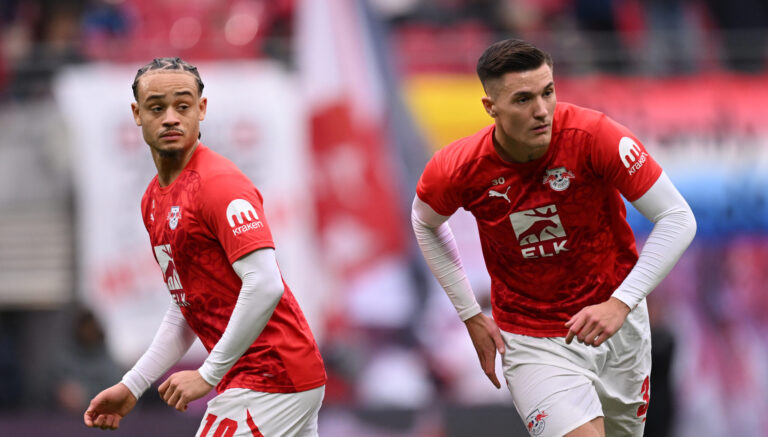 Xavi Simons and Benjamin Sesko of Leipzig warm up prior to the Bundesliga match between RB Leipzig and Bayer 04 Leverkusen at Red Bull Arena on January 25, 2025 in Leipzig, Germany.
