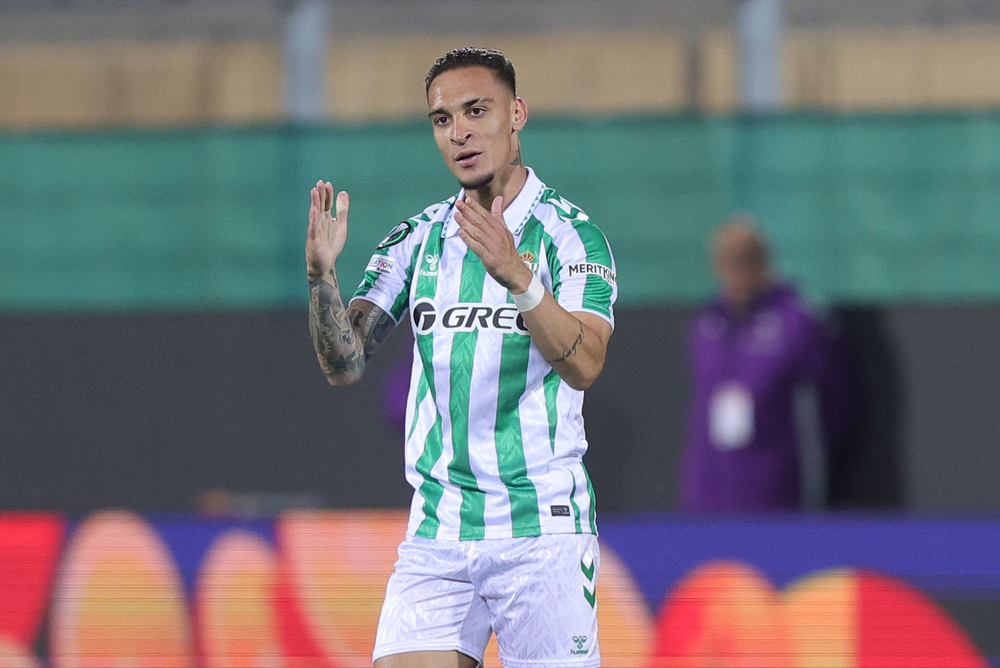 Manchester United finally agree £21.6m Antony sale