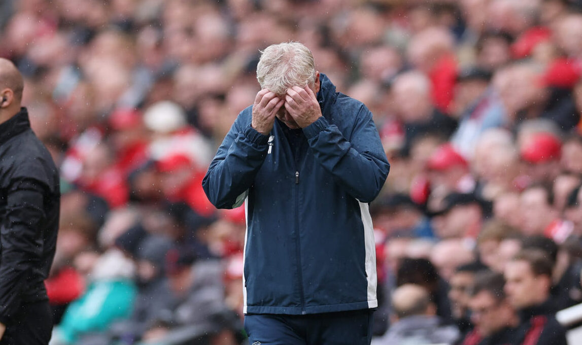 David Moyes, Manager of Everton, reacts during the Premier League match between Liverpool and Everton at Anfield on September 20, 2025 in Liverpool, England.
