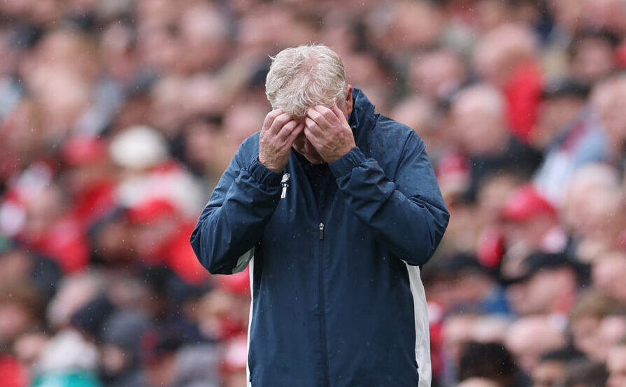 David Moyes, Manager of Everton, reacts during the Premier League match between Liverpool and Everton at Anfield on September 20, 2025 in Liverpool, England.