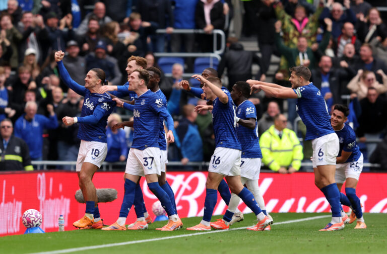 Everton end Crystal Palace unbeaten run with late Grealish winner