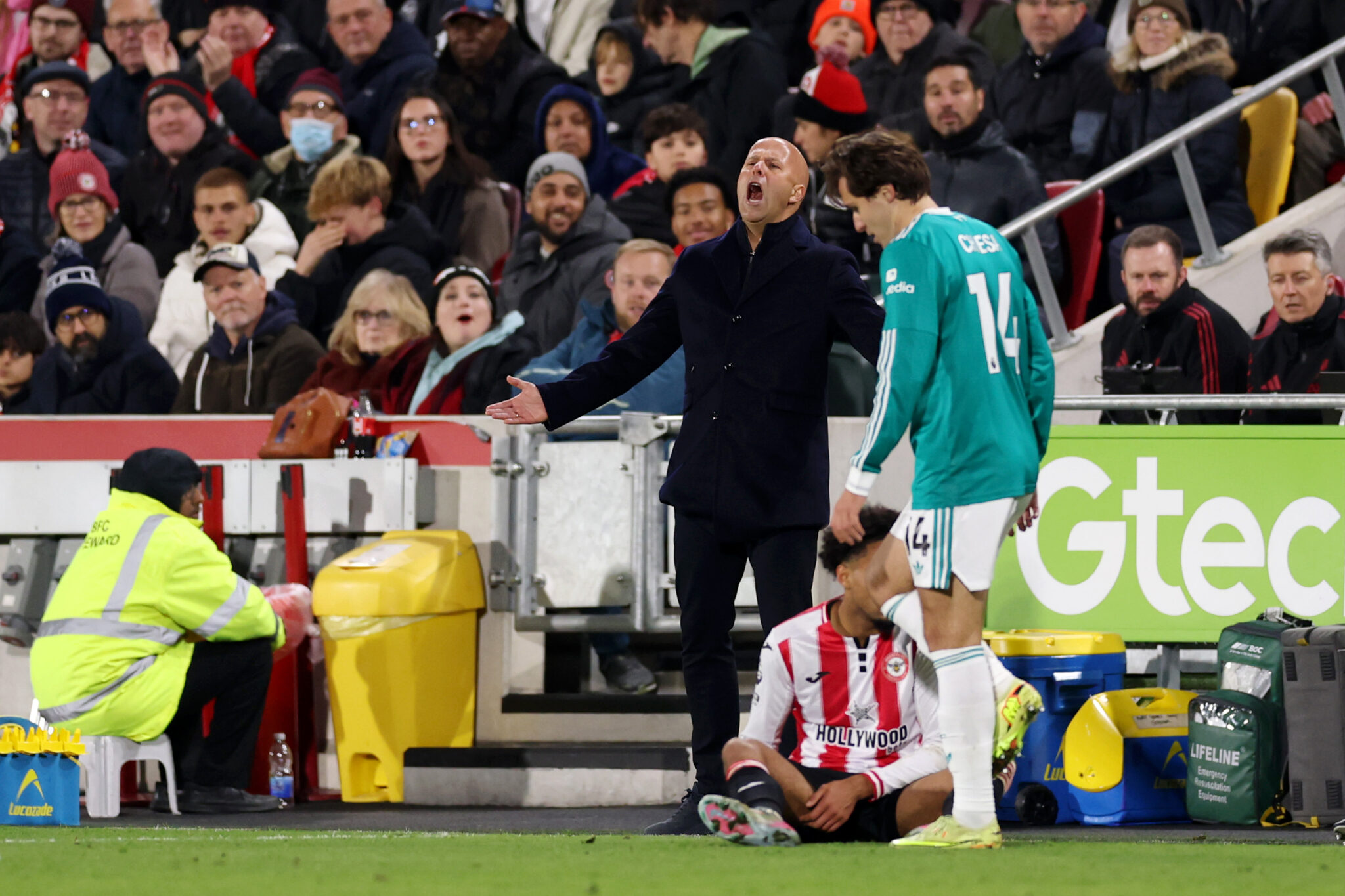 Brentford v Liverpool - Premier League Arne Slot, Manager of Liverpool, reacts on the touchline during the Premier League match between Brentford and Liverpool at Gtech Community Stadium on October 25, 2025 in Brentford, England.
