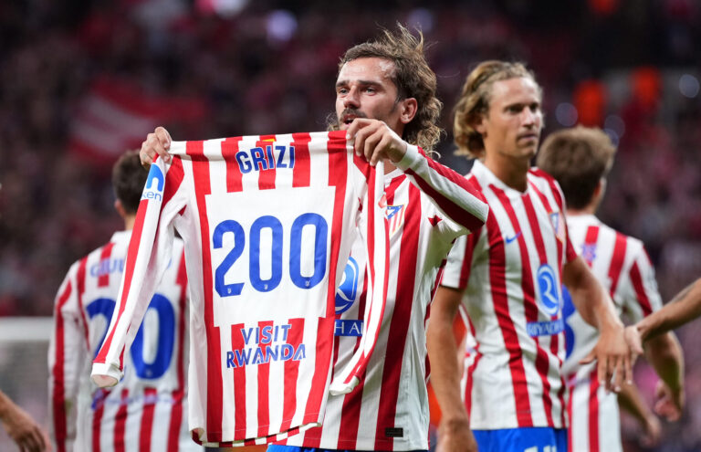 Antoine Griezmann of Atletico de Madrid celebrates scoring his team's third goal, his 200th goal for Atletico de Madrid during the UEFA Champions League 2025/26 League Phase MD2 match between Atletico de Madrid and Eintracht Frankfurt at Estadio Metropolitano on September 30, 2025 in Madrid, Spain.