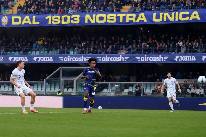 Inter midfielder Zielinski scores sensational Serie A goal against Verona.