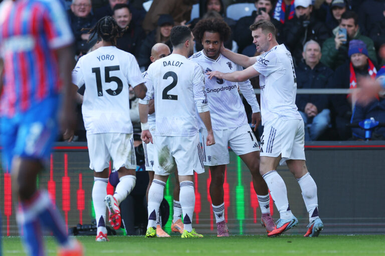 Zirkzee thanks teammates after ending Man United goal drought