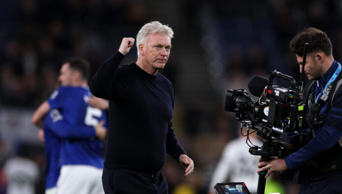 David Moyes, Manager of Everton, celebrates after the team's victory in the Premier League match between Everton and Fulham at the Hill Dickinson Stadium on November 08, 2025 in Liverpool, England.