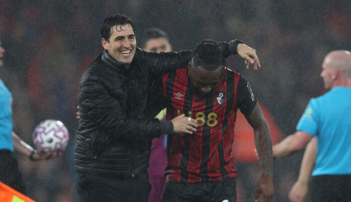 Andoni Iraola, Manager of AFC Bournemouth, and Antoine Semenyo of AFC Bournemouth celebrate following the Premier League match between Bournemouth and Fulham at Vitality Stadium on October 03, 2025 in Bournemouth, England.